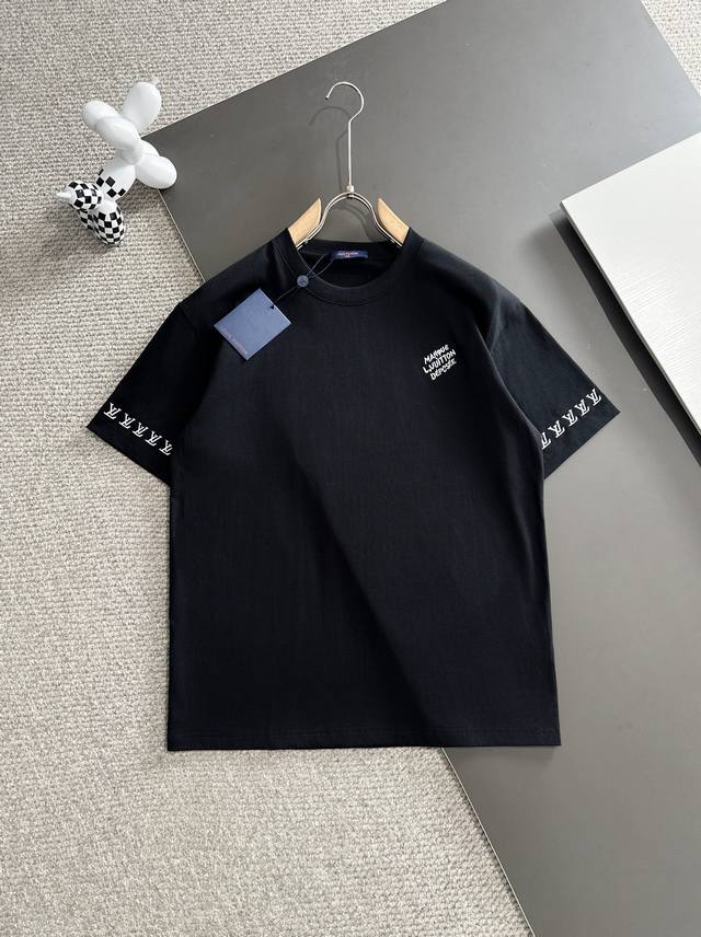 Louis Vuitton*Price adjustment items are not refundable or exchangeable. Black M