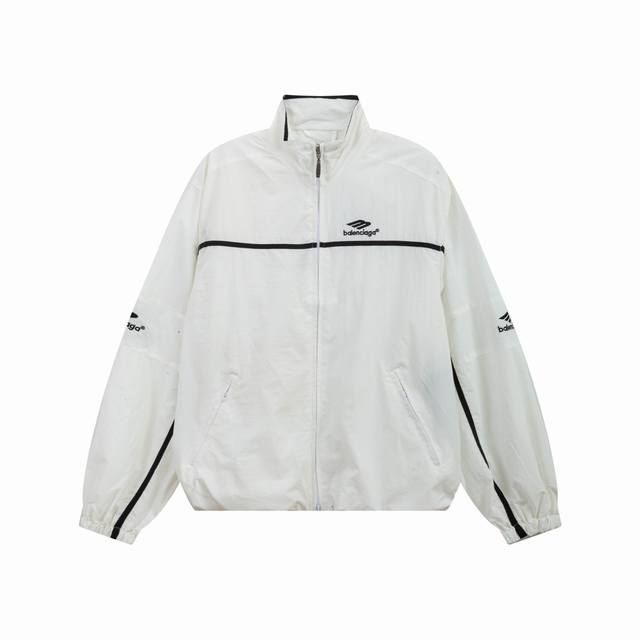 K321 Balenciaga Blcg 3B, a white-striped jacket worn by celebrity Liu Haoran on
