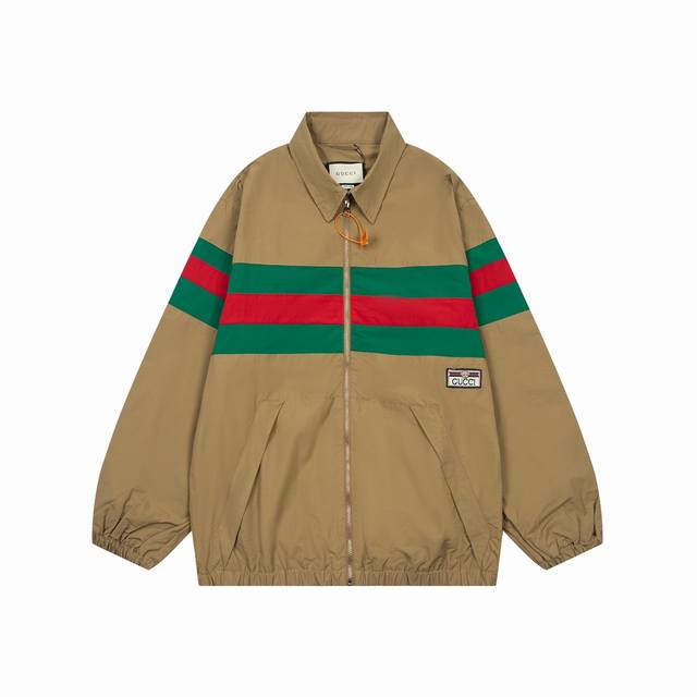 K241 The highest version of Gucci Gc 24Ss features a red and green chest webbing