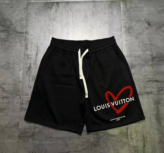 We11Done versatile casual sports couple shorts. Made of sports air layer fabric,