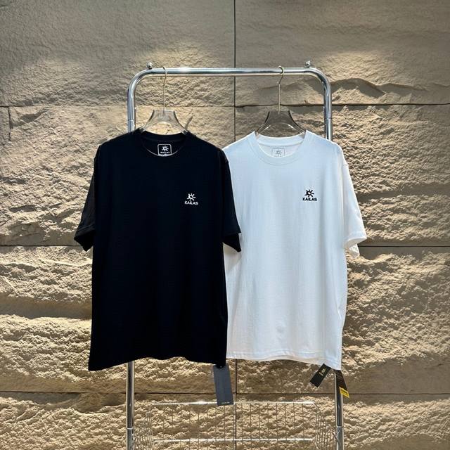 Kailas basic short-sleeved shirt with chest embroidered logo. Unisex. Classic an