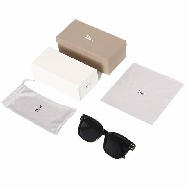 Dior Signature S7F square sunglasses with letter-decorated acetate frames on the
