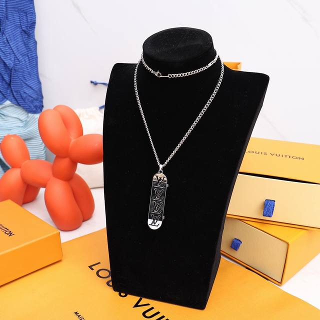 LV Skateboard Necklace in three colors! Louis Vuitton LV Skateboard Necklace, un