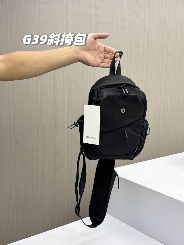 A travel essential, top-notch product! Lululemon's unisex crossbody bag for coup