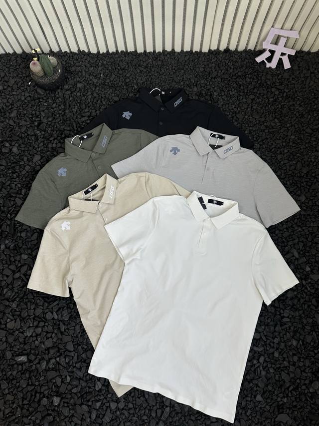 Descente's new summer men's solid color logo print with seamless lamination. Per