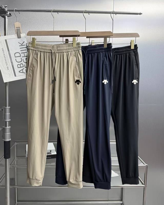 Descente men's woven quick-drying cuffed trousers. All-purpose athletic trousers