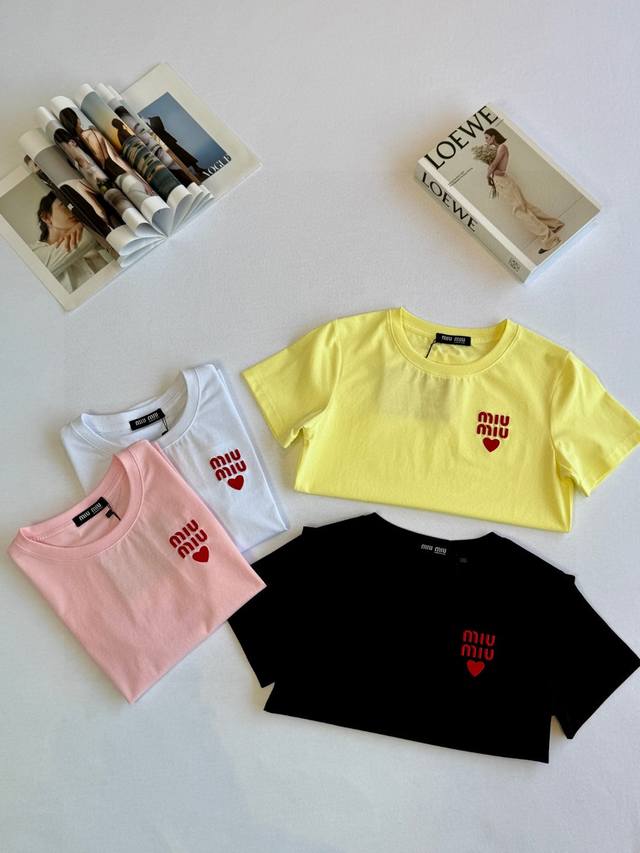 New women's classic Miumiu cotton crew neck T-shirt in four colors! Made from 19