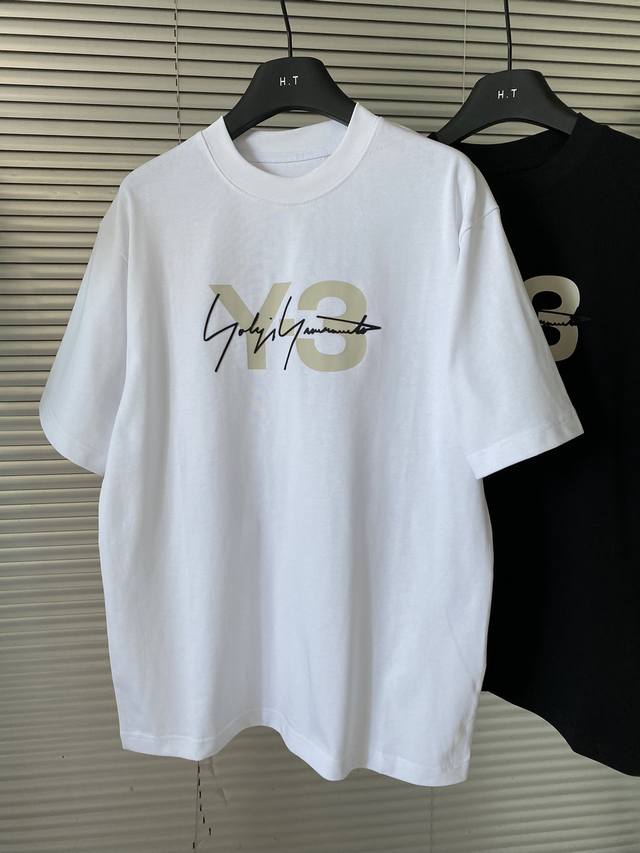New Arrival! This simple, unisex short-sleeved Y-3 monogram logo top features a