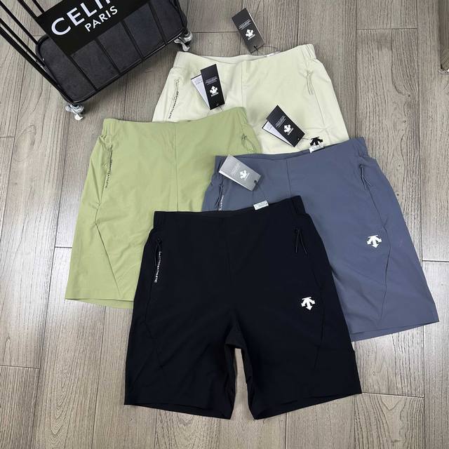Descente summer lightweight, water-repellent sports shorts, breathable, for trai