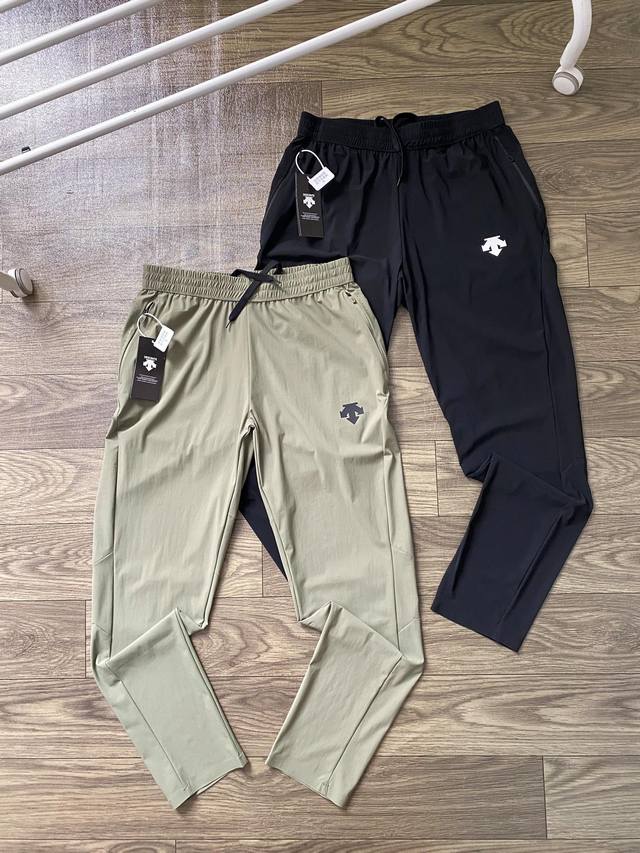 offers the Descente F360 series jogging pants! Breaking the constraints of tradi