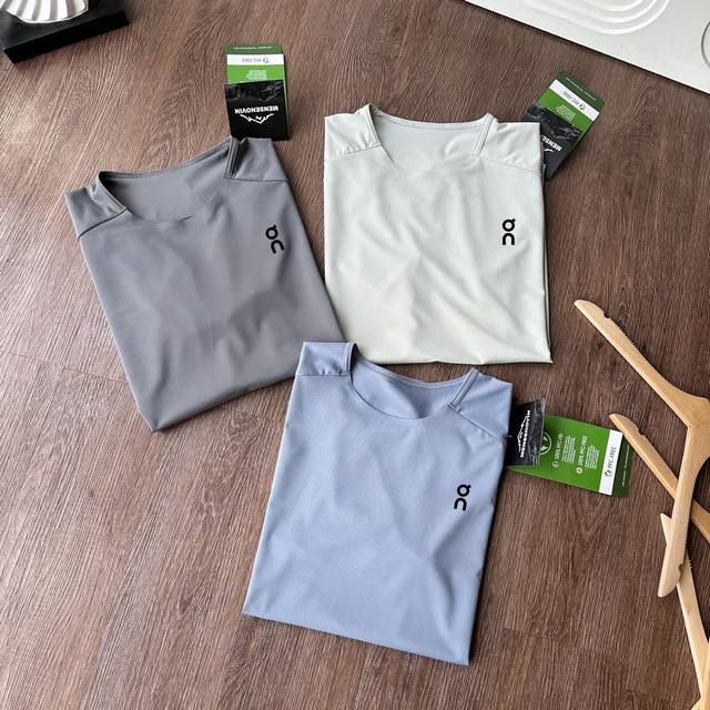 offers new summer styles for Onpao 25. These quick-drying short-sleeve shirts ar