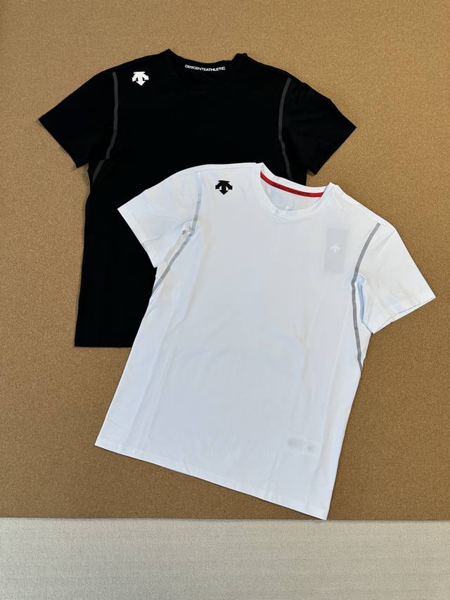 offers a stylish and versatile Descente printed logo pullover, round neck, loose