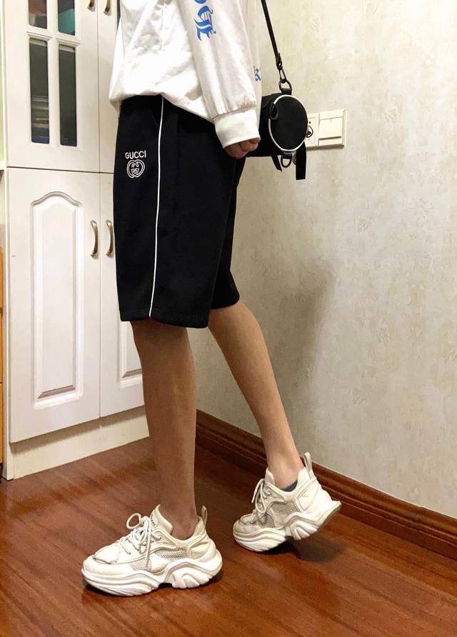 New Arrival! Gucci white-trimmed couple's shorts! Loose fit! Made of 320g double