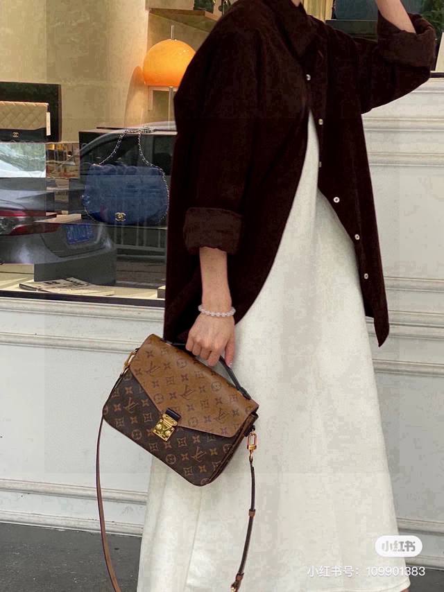 Lv Vintage Colorblock Messenger Bag This monogram messenger bag is a true classi