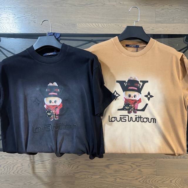 Lv Louis Vuitton 2025 new Labou co-branded letter print short-sleeved T-shirt. T