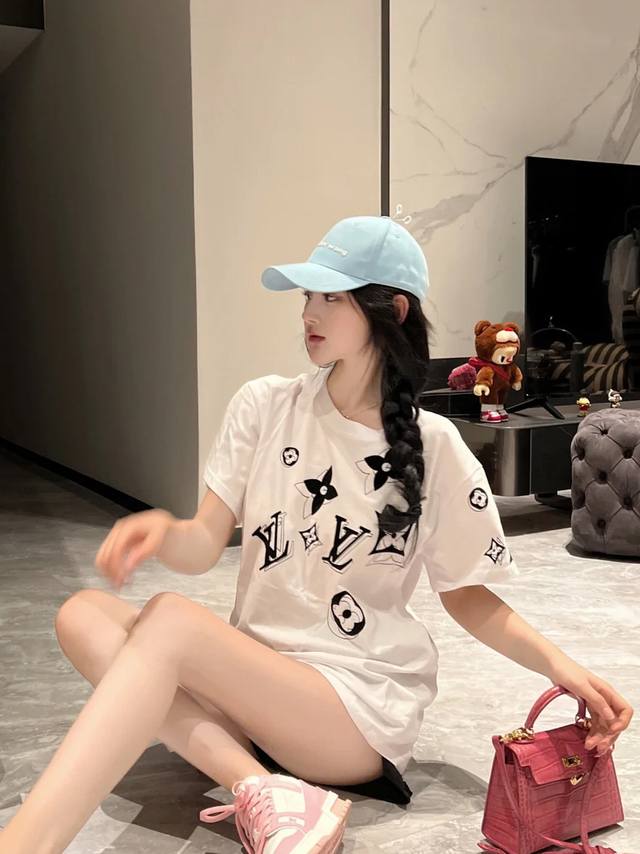 Lv Donkey's new monogram front and back double-image logo short-sleeved T-shirt.
