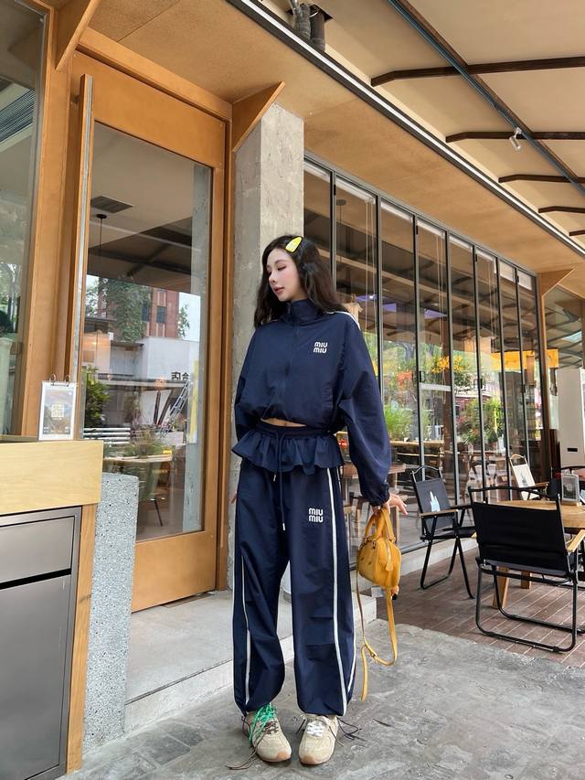 New Miumi* Miu Miu 25Ss latest casual suit. A perfect top with an elegant and fa