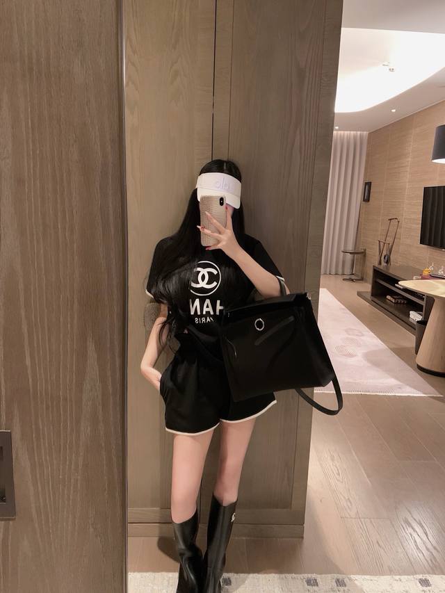 New Chane* Chanel positioning print short-sleeved shorts set Color: black, white