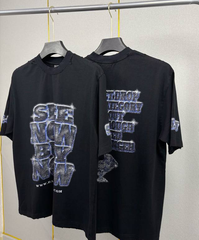 offers the latest 2025 Balenciaga new diamond letter direct-injection print, was