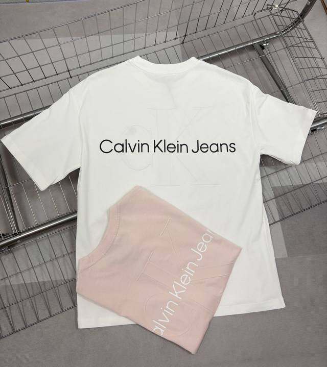 offers premium Calvin Klein embossed short-sleeved T-shirts for men and women, p