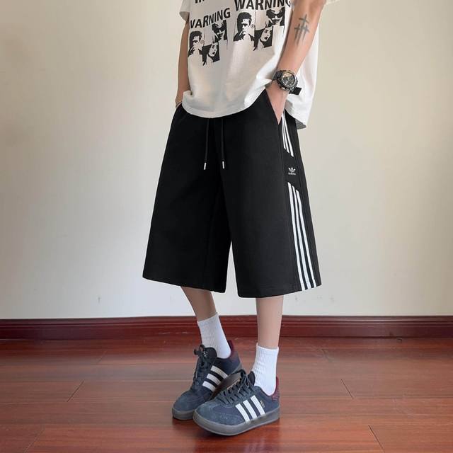 Clover 25Ss high-quality new three-color three-bar summer cropped trousers. Loos