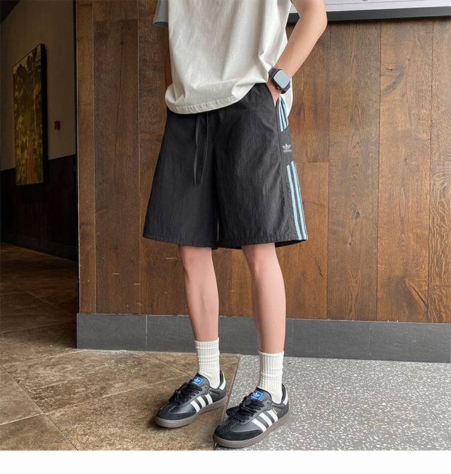 Clover 25Ss high-quality new four-color three-bar summer shorts. Loose fit with