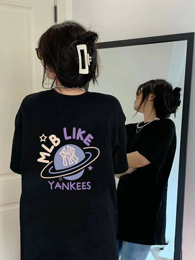 Mlb-Ny Planet Round Neck Short Sleeve Unisex T-shirt is made from 230G double-ya