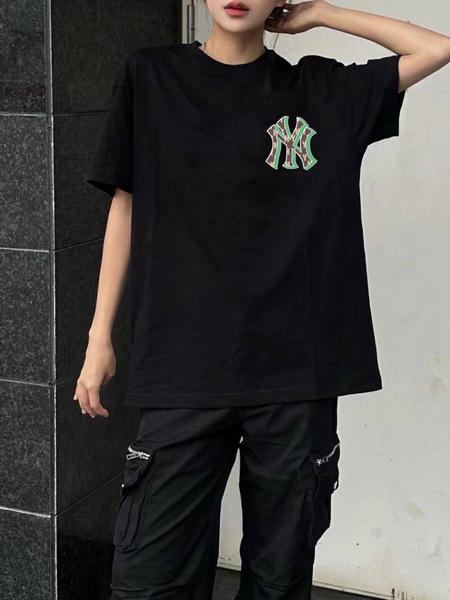 Mlb-Ny Monogram Series New York Yankees short-sleeved unisex T-shirt. Made from