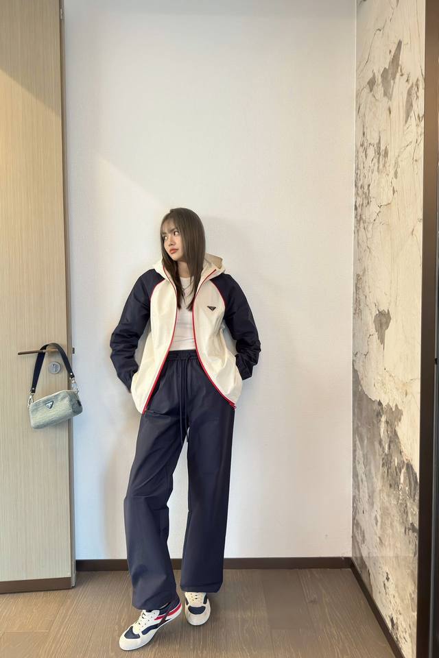 New Arrivals Prada* Prada 2025 New Arrivals Hooded Jacket and Pants Set Customiz