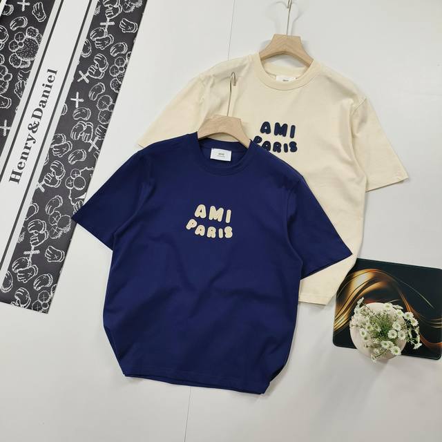 a popular 2025 summer new arrival, the Ami micro-logo short-sleeved T-shirt. We'