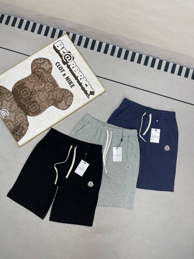 Moncler recommends this pair of original 2025 summer cotton terry shorts. Made f