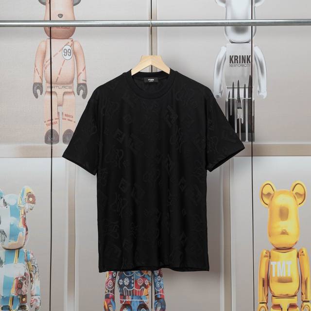 Fendi's new spring/summer jacquard short-sleeved T-shirt. Detailed original patt