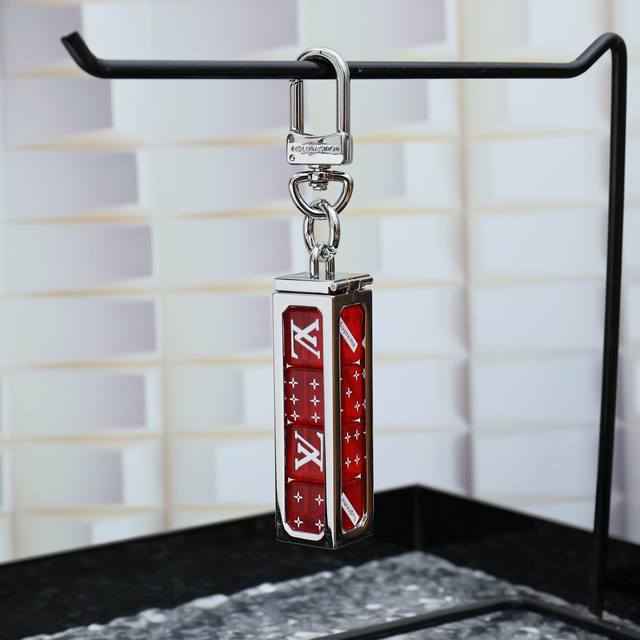 L cooperation dice keychain tide brand dice dice. tide brand home tide brand dic
