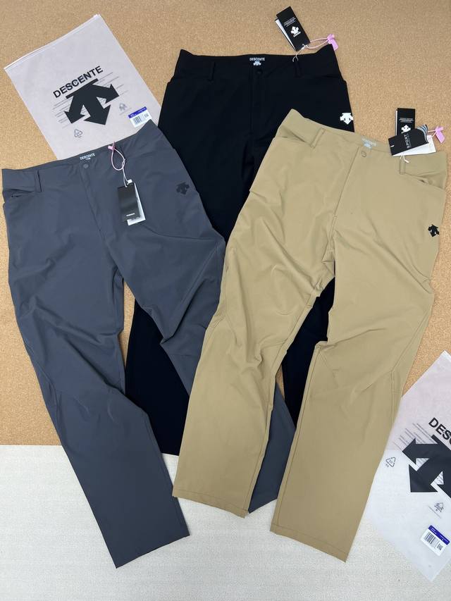Descente solid-color woven running and fitness pants for men. Colors: black, gra