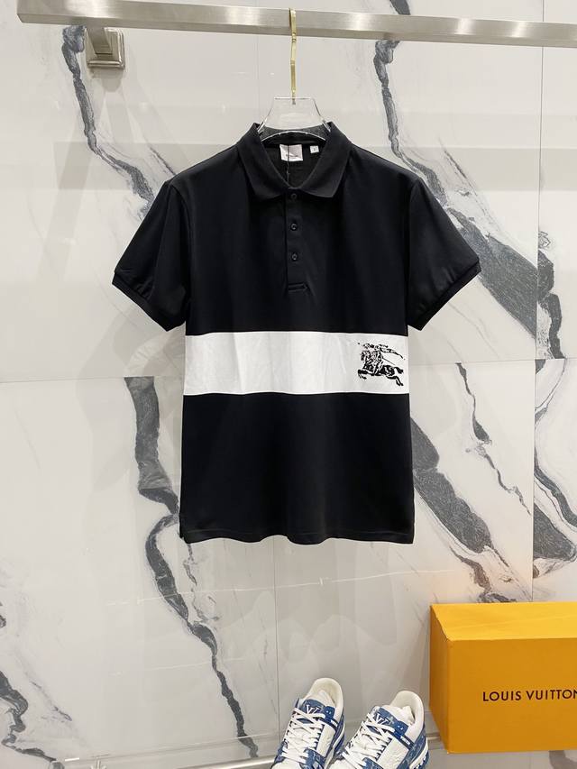 Burberry lapel polo shirt with a horse logo and striped wraparound print. Offici