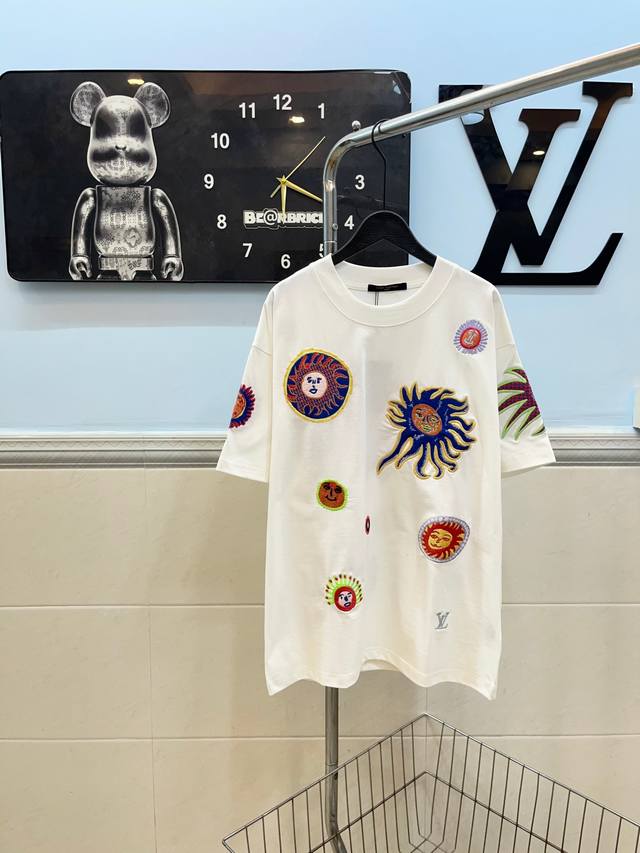 Style: Louis Vuitton LV sunflower embroidered short sleeves. Made of 280g pure c