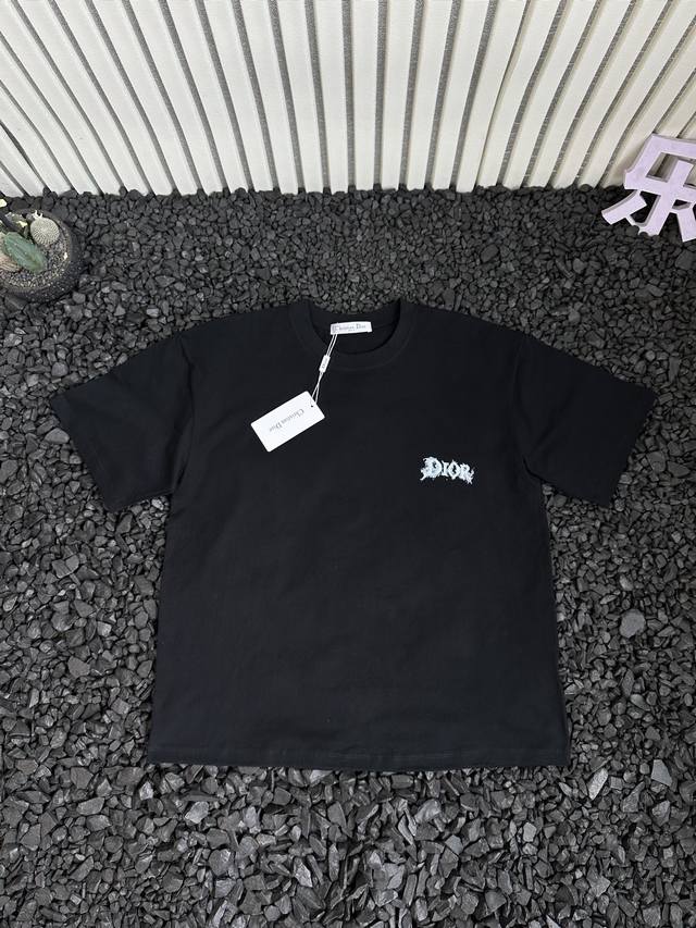 your unique fashion sense. Hurry and get yours! It's versatile for daily commuti