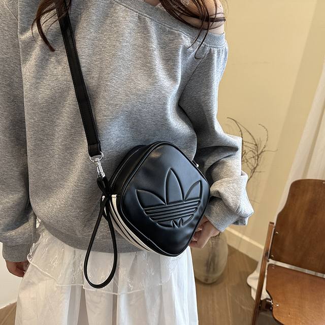 Adidas Adidas Trefoil Girls Textured Small Fresh Sports Messenger Bag Fashion Tr