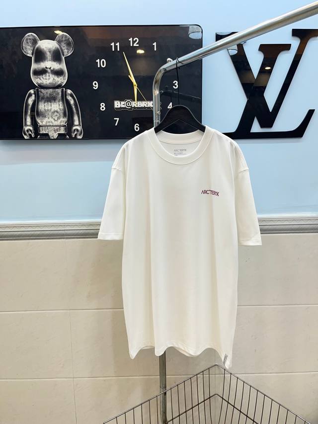 Style 123 Ayc Teryx Arc'teryx Fw short-sleeved T-shirt with bird logo. Made of 2