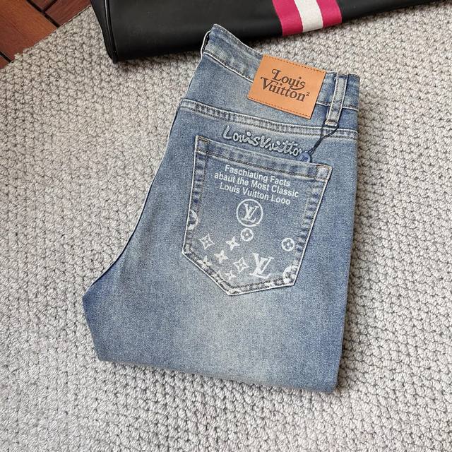 Lv new men's jeans with excellent stretch. Exclusively available on our official