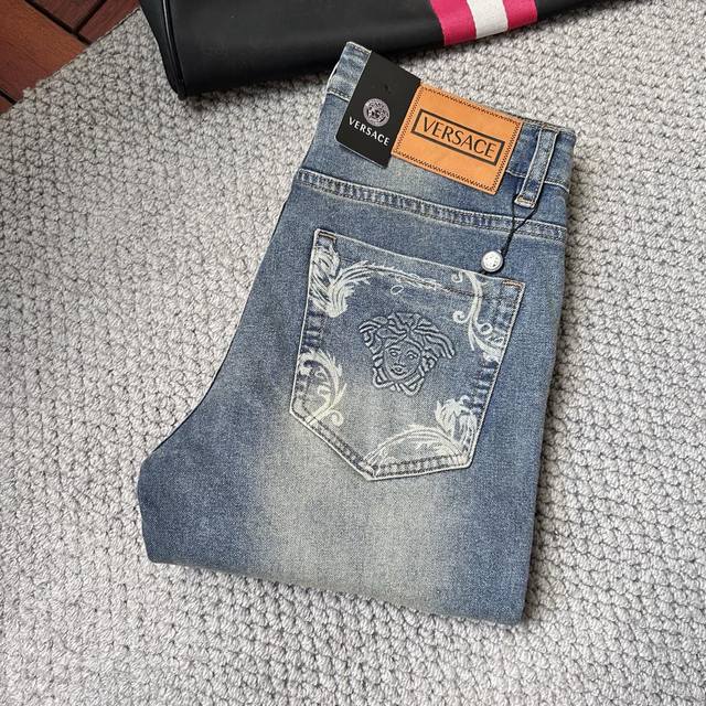 Vans' new men's jeans feature stretchy fabric. Exclusively available on the offi