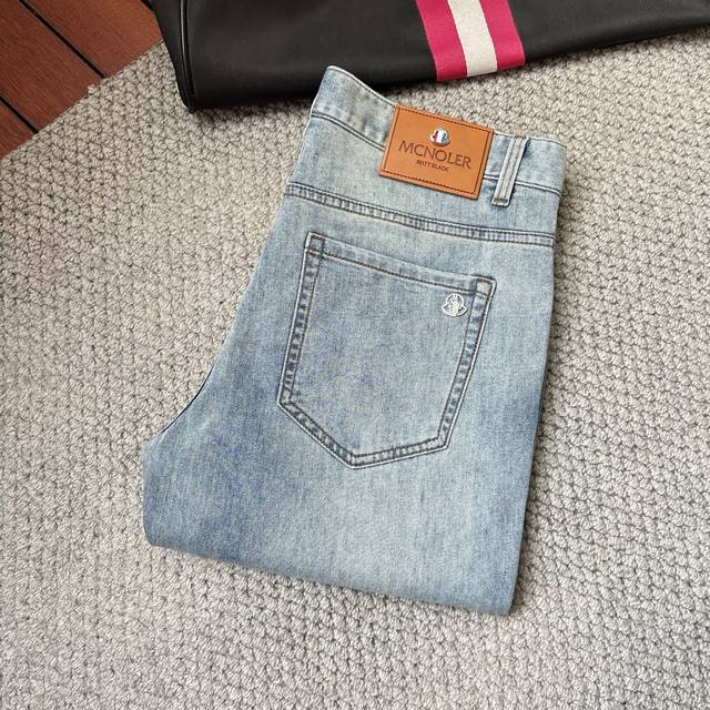 Meng's 2025 new hot-selling jeans are super customized. They have the same class