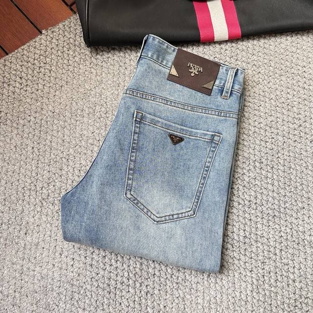 Pula's 2025 new hot-selling jeans are super customized. They feature the same cl