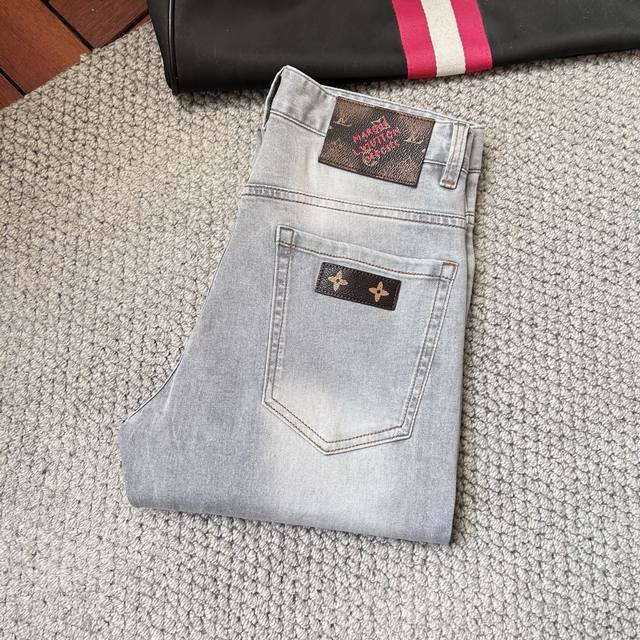 Lv''2025 new hot-selling jeans super customized style, the same classic logo as