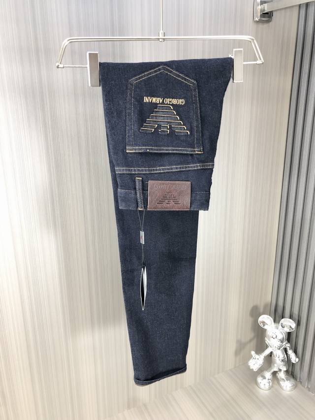 Armani's latest men's jeans for Spring/Summer 2025! Heavy-duty washed denim with