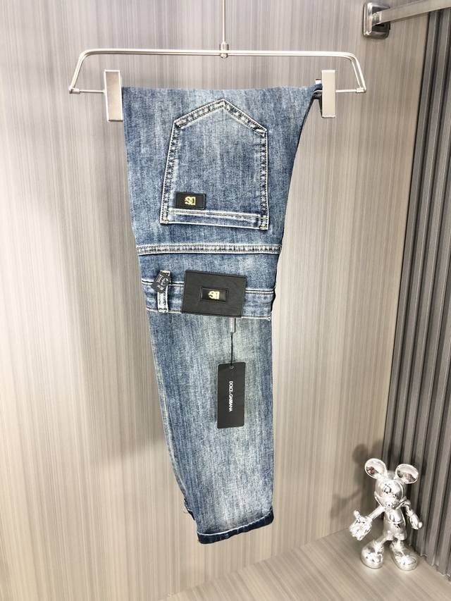 Dg Dolce & Gabbana's latest men's jeans for Spring/Summer 2025! Made from heavy-