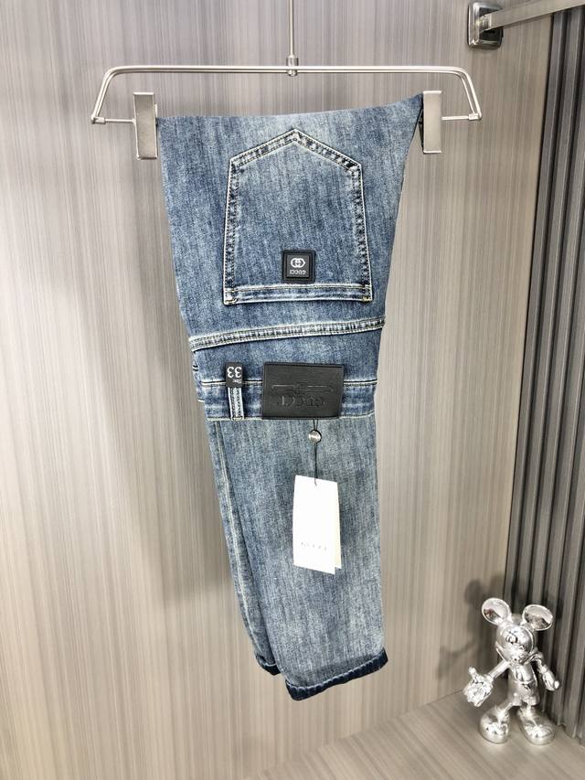 Gucci's latest men's jeans for Spring/Summer 2025! These custom-made, heavily wa