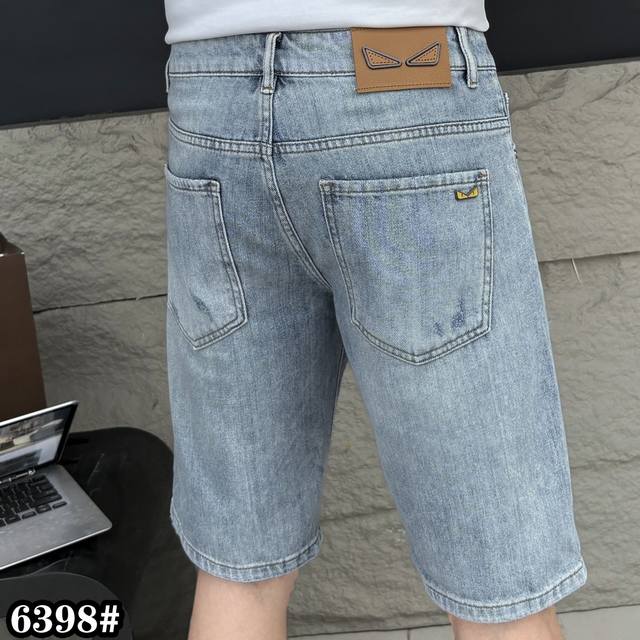 Fen's 2025 Spring/Summer new men's jeans shorts. Made from imported denim, heavi