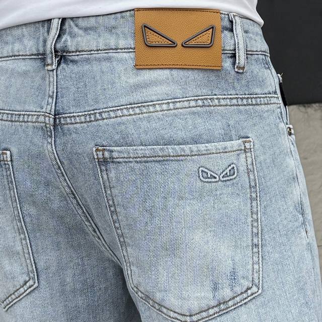 Fendi 2025 Spring/Summer new men's jeans shorts. Made from imported denim, they'