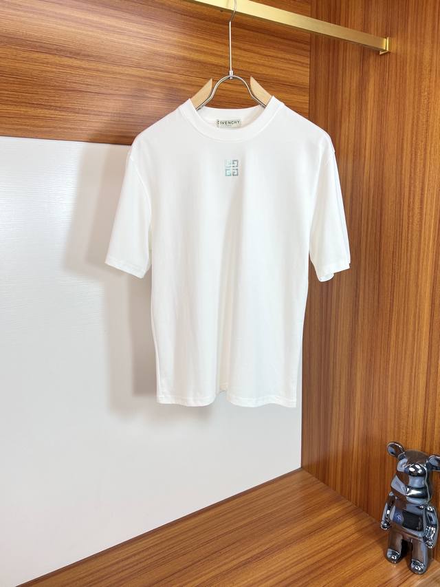 Give Givenchy's 2025 Spring/Summer new arrivals with three complete labels, merc